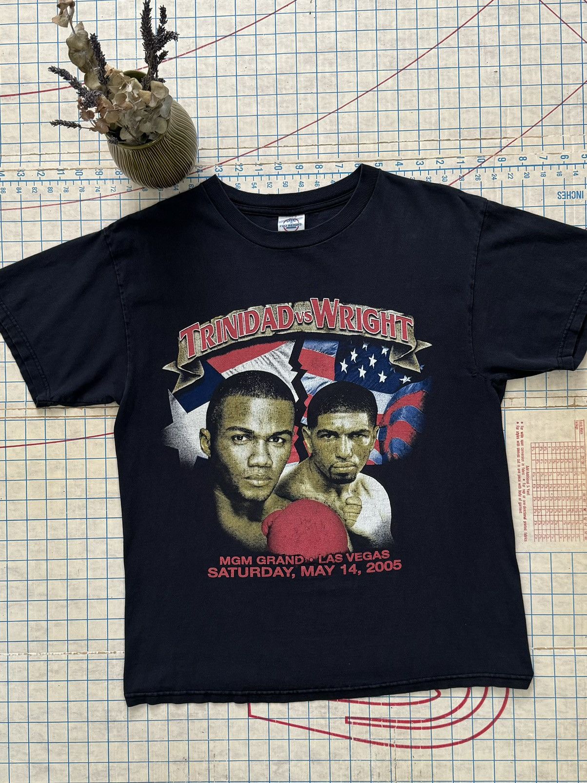 Vintage Trinidad Vs Wright Mgm Grand Boxing Promo Tee Medium Hoodie, Sweatshirt | FlexRushtees.com