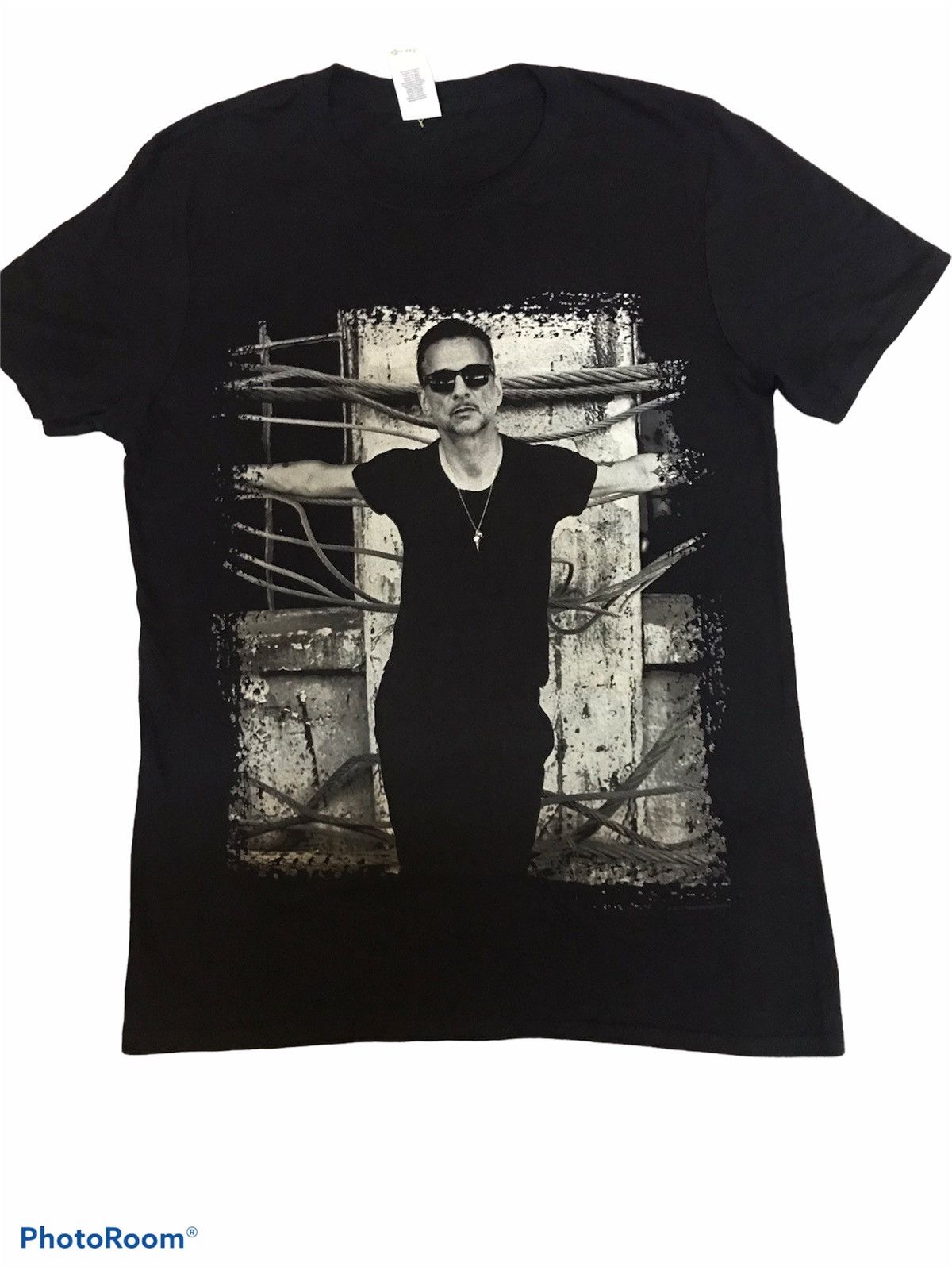Vintage Tee Band Depeche Mode Dave Gahan Singer 2017 Hoodie, Sweatshirt | FlexRushtees.com