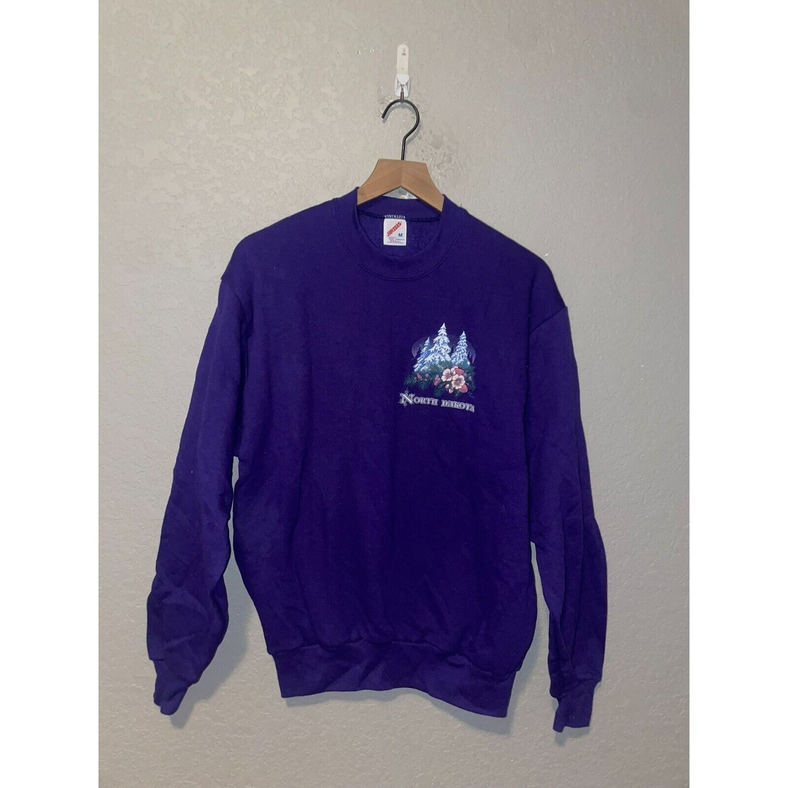 Jerzees Vintage North Dakota Sweatshirt Crewneck Winter Vtg 90s M T-Shirts, Hoodie | FlexRushtees.com