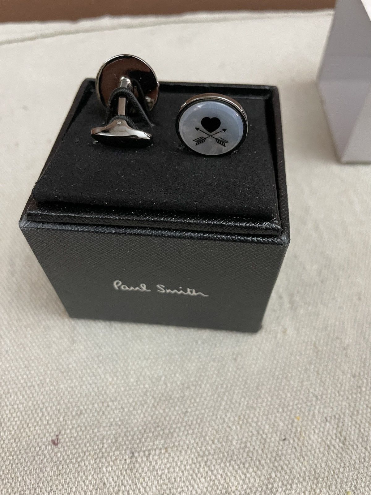Smith Paul Smith Heart And Arrow Cufflinks T-Shirts, Hoodie, Sweatshirt | AU16VibeMintTees.com