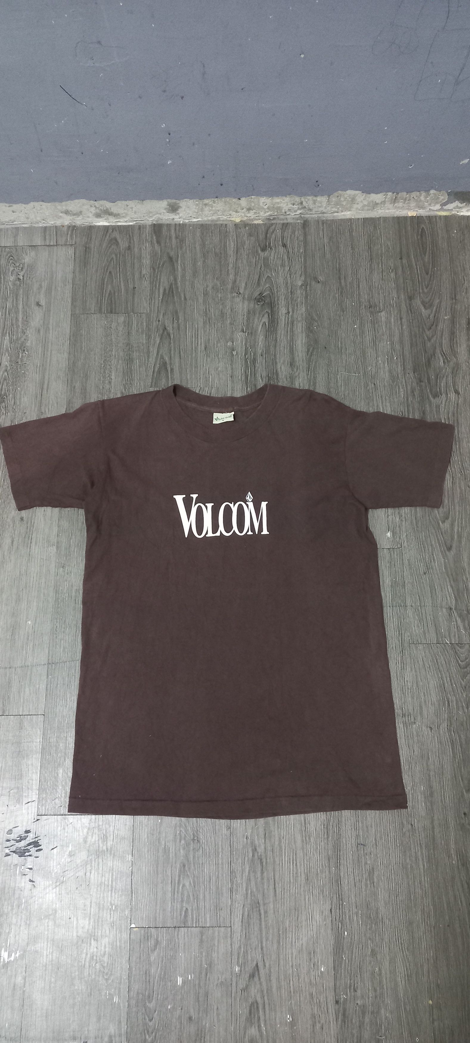 Volcom Vintage 90 S Volcom Skateboard Tees Hoodie, Sweatshirt | FlexRushtees.com