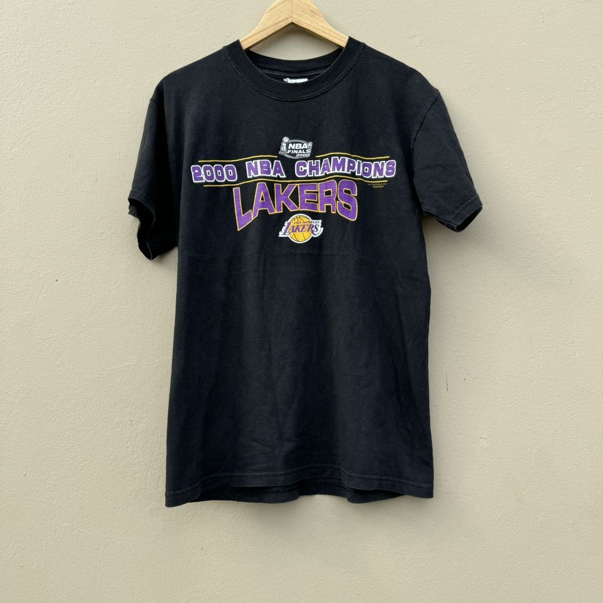 Vintage Los Angeles Laker Nba 2000 Tee Hoodie, Sweatshirt | FlexRushtees.com