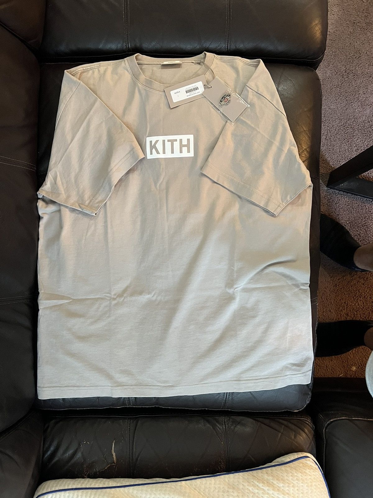 In Hand Kith Classic Logo Tee Made To Order Molecule Large Hoodie, Sweatshirt | FlexRushtees.com