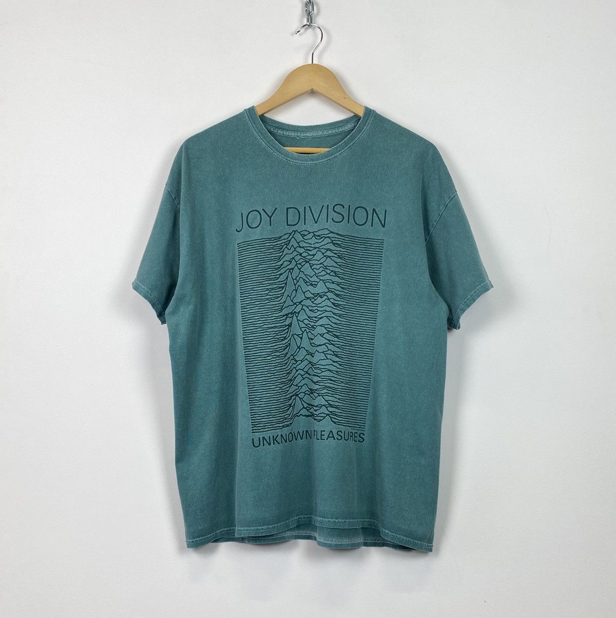 Joy Division Unknown Pleasures T Shirt Hoodie, Sweatshirt | AU16VibeMintTees.com