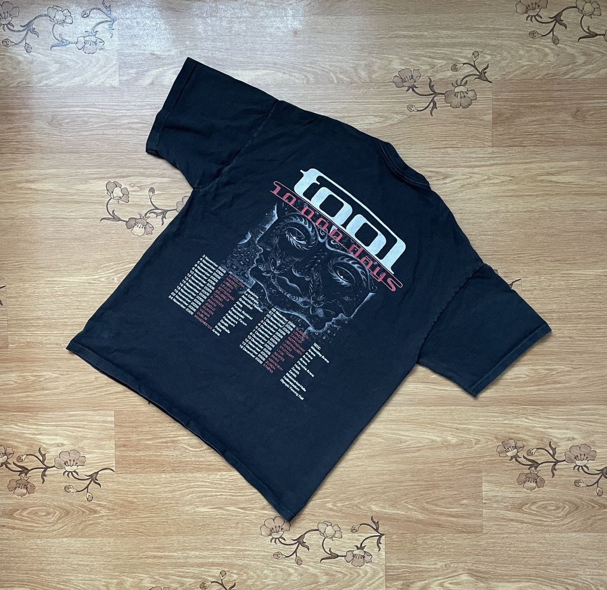 Vintage Rare Tool 10000 Day 2006 European Tour Tee T Shirt Hoodie, Sweatshirt | FlexRushtees.com