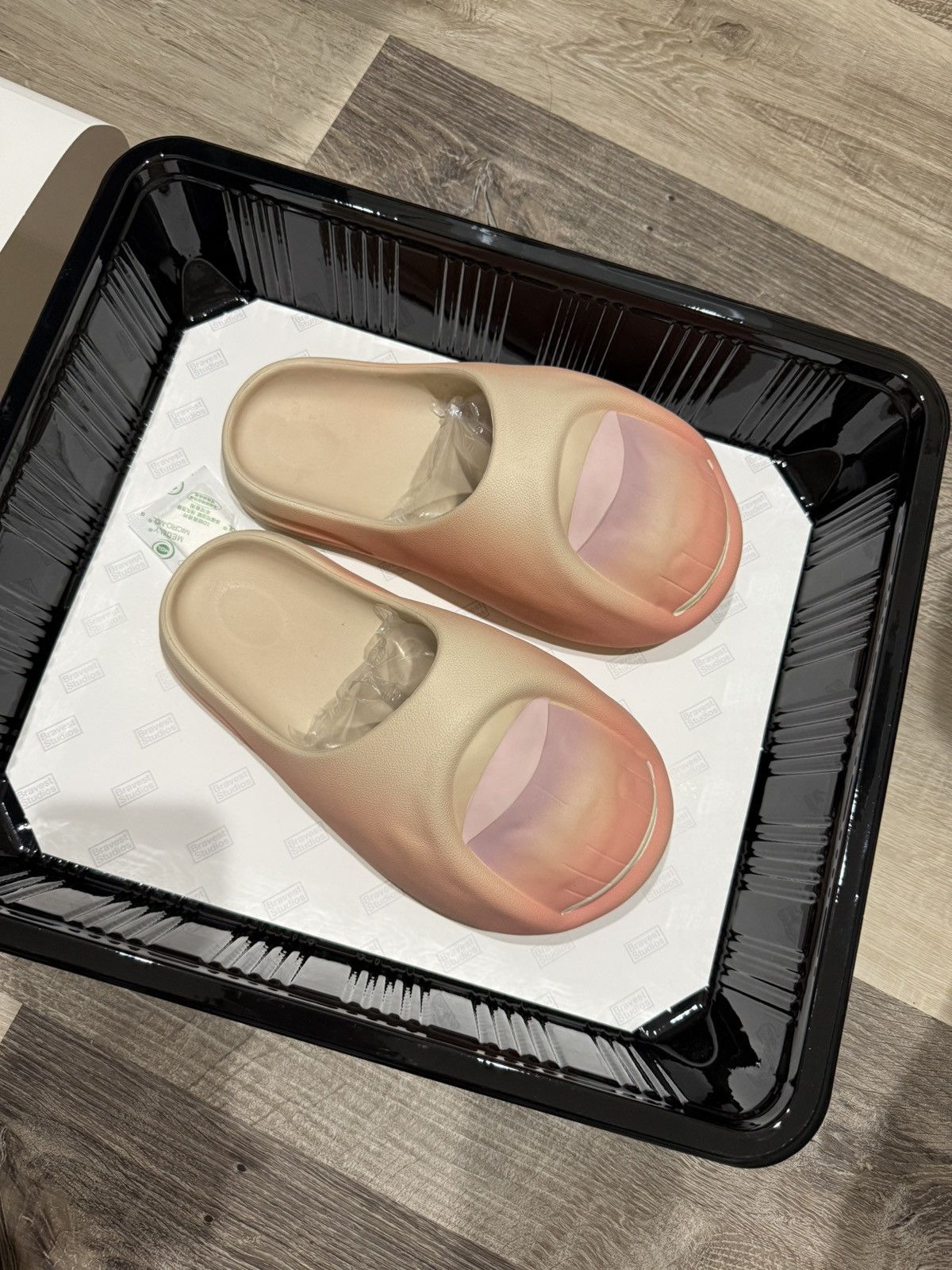 Studios Bravest Toes Slides