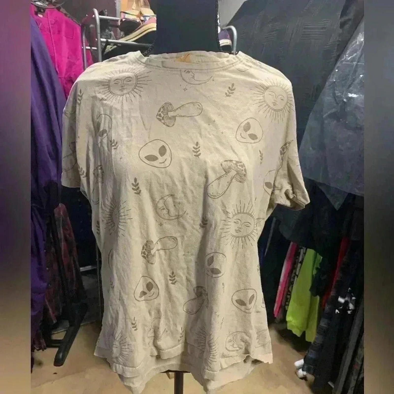 Designer Vibe N Graphic T Shirt With Alien And Mushroom Print