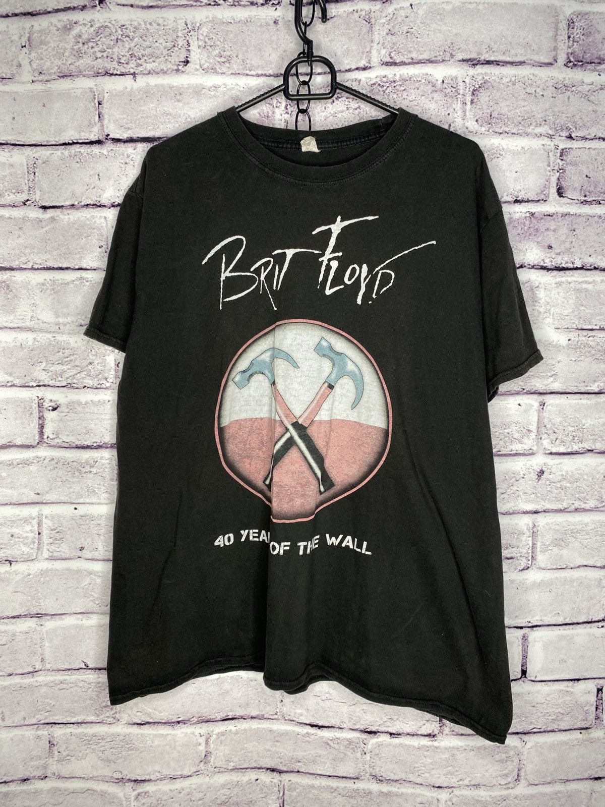 Band Tees Men S T Shirt Brit Floyd Uk Tour 2019 40 Years Of The Wall Hoodie, Sweatshirt | FlexRushtees.com