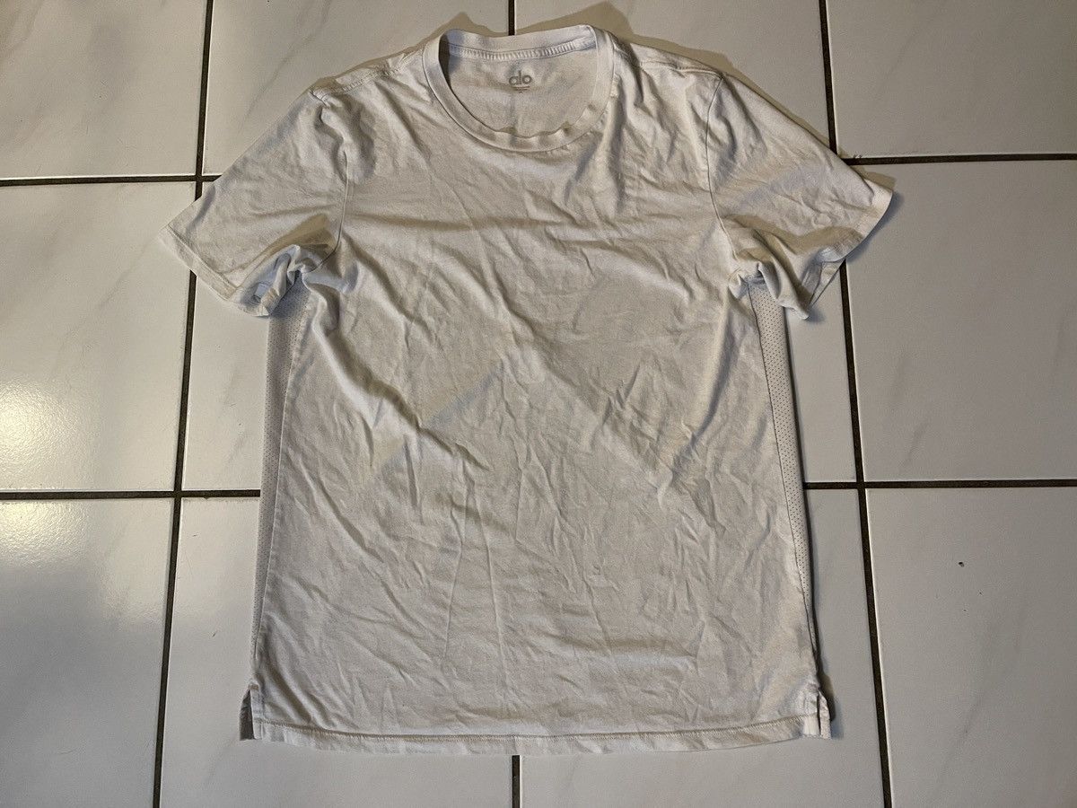 Alo Yoga Men S Medium Tee Shirt White Short Sleeve Hoodie, Sweatshirt | FlexRushtees.com