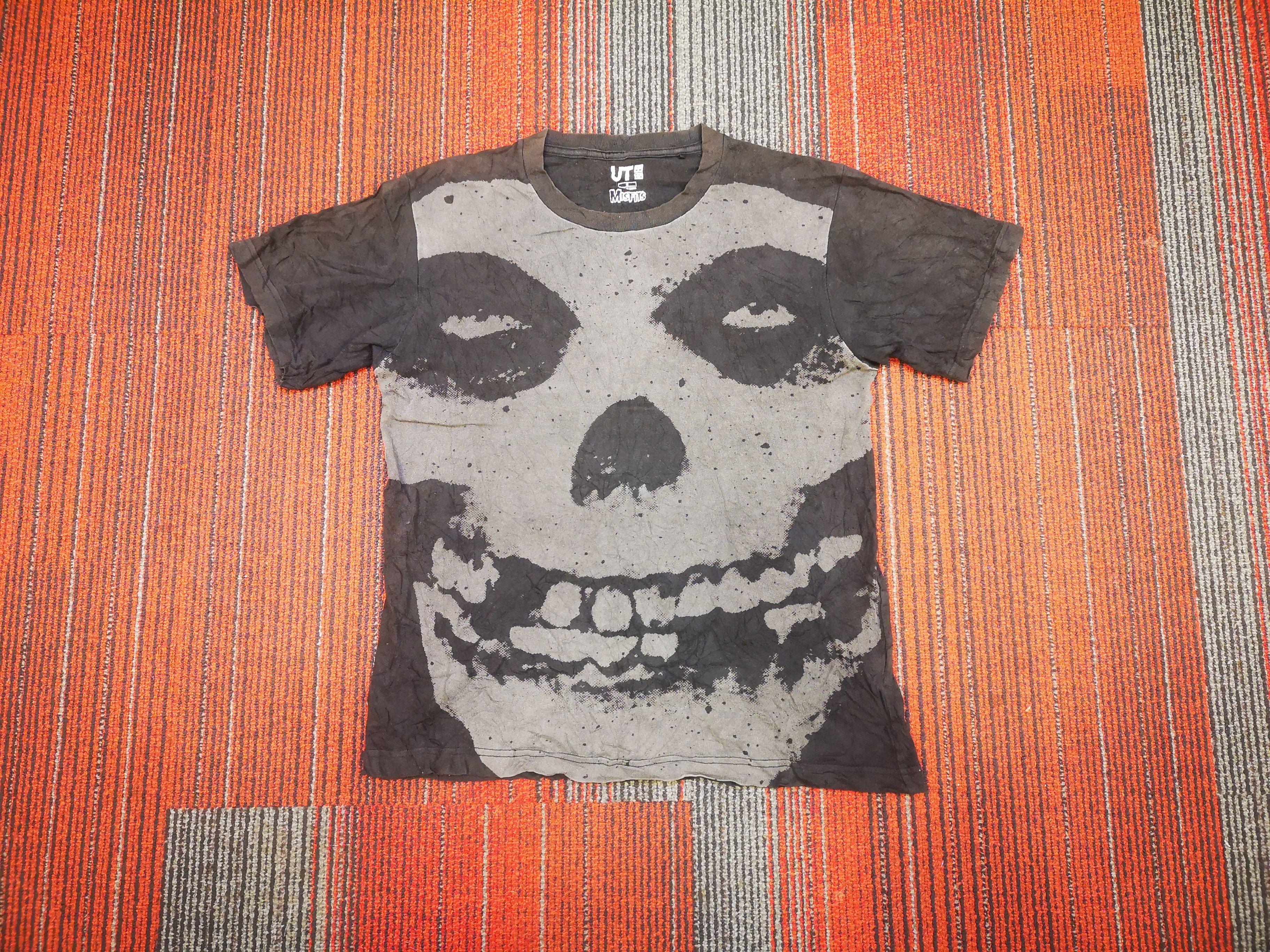 Misfits X Uniqlo Misfit Over Print T-Shirts, Hoodie, Sweatshirt | AU16VibeMintTees.com