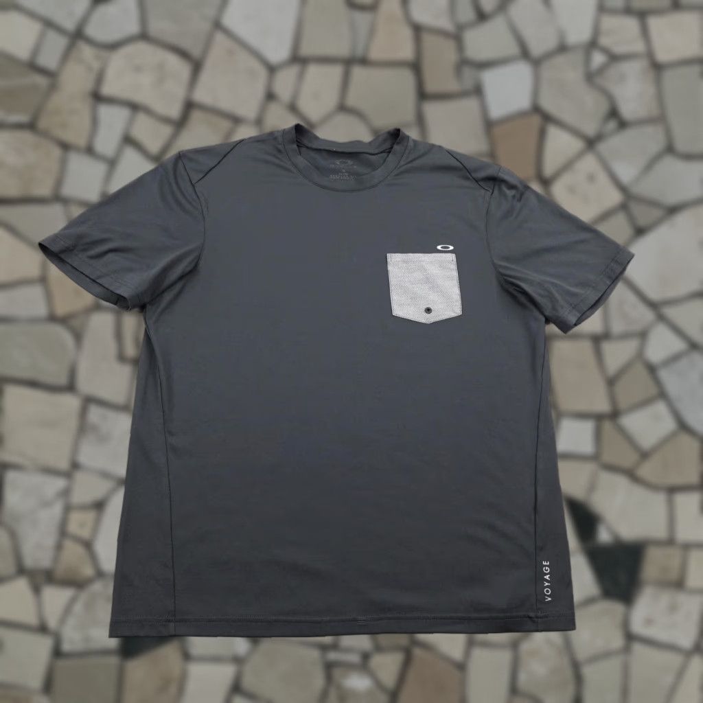 Vintage Oakley Voyage Pocket Hawaii Gray Xl Shirt Men Performance Athletic Golf Hiking Hoodie, Sweatshirt | FlexRushtees.com