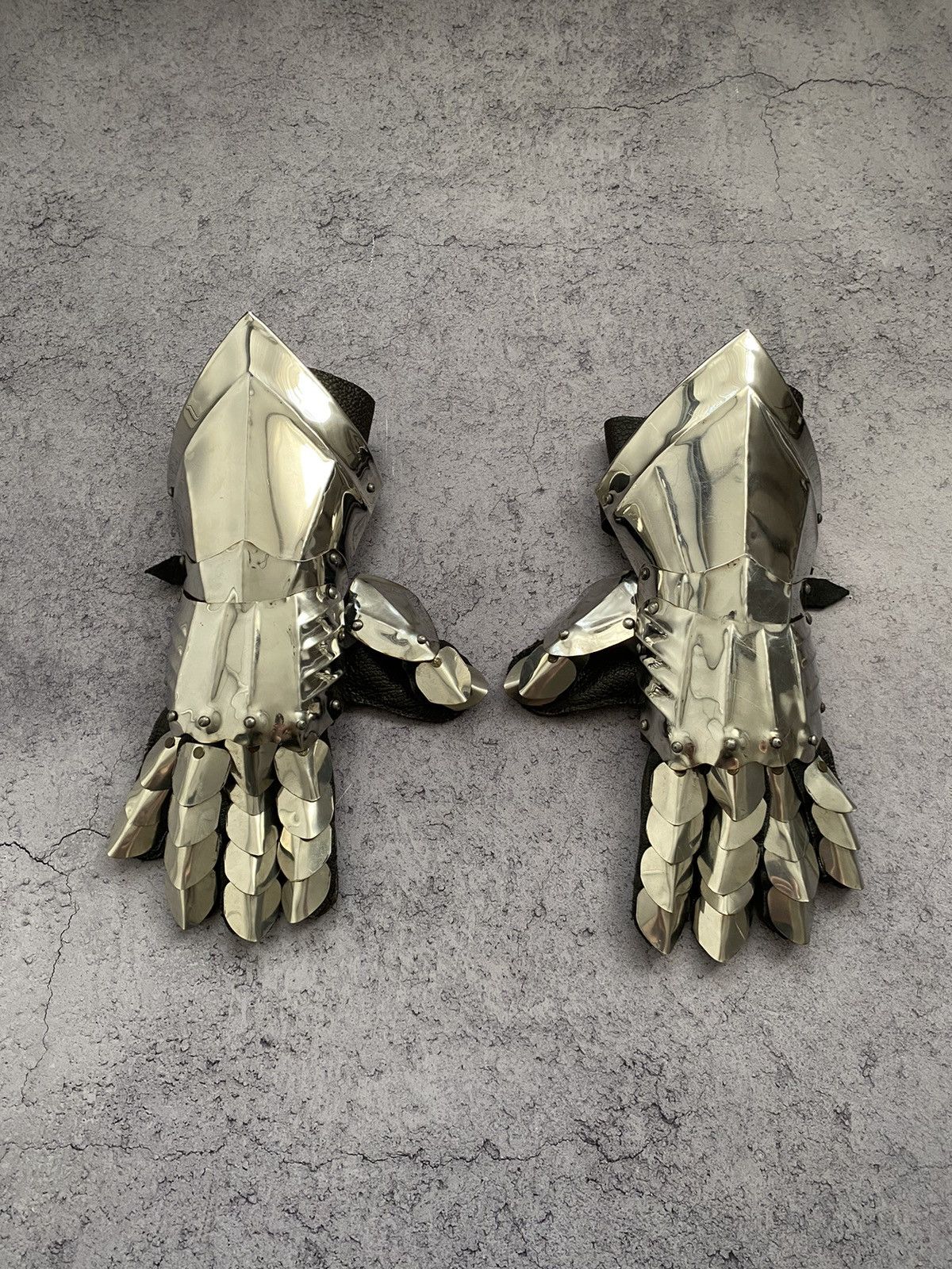 Other Avant Garde Armor Silver Metal Knight Gloves