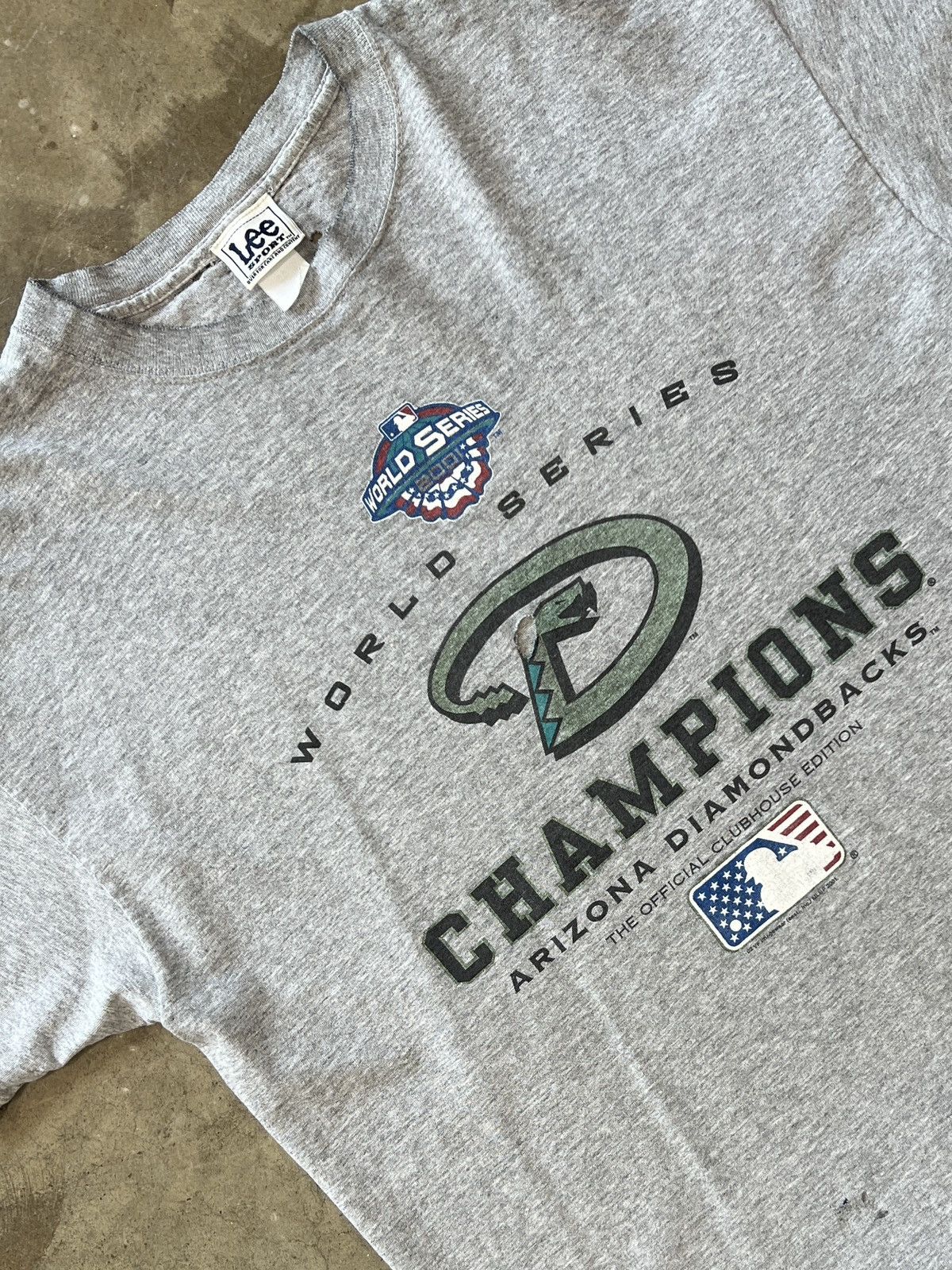 Vintage 2001 Mlb Diamondbacks World Series Champ Tee Large Hoodie, Sweatshirt | FlexRushtees.com