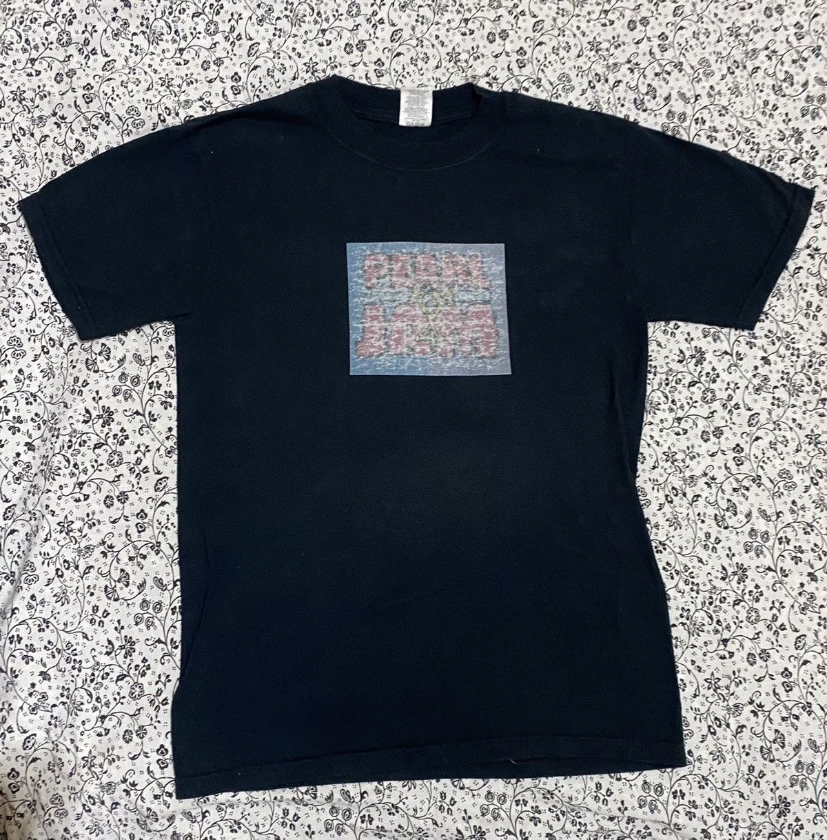 Vintage Pearl Jam Iron On Print Tshirt Hoodie, Sweatshirt | FlexRushtees.com