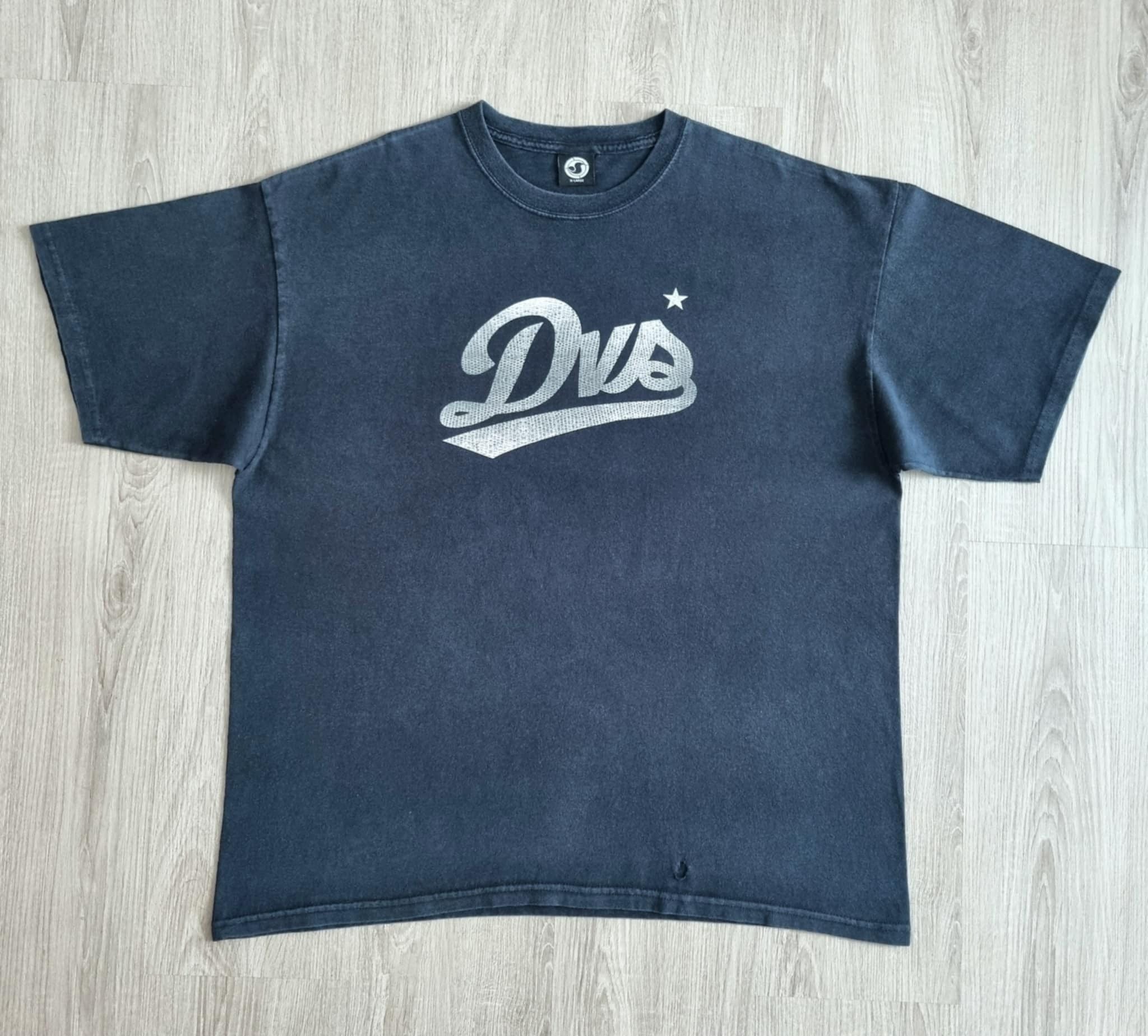 Vintage Dvs Skate Shirt Hoodie, Sweatshirt | FlexRushtees.com