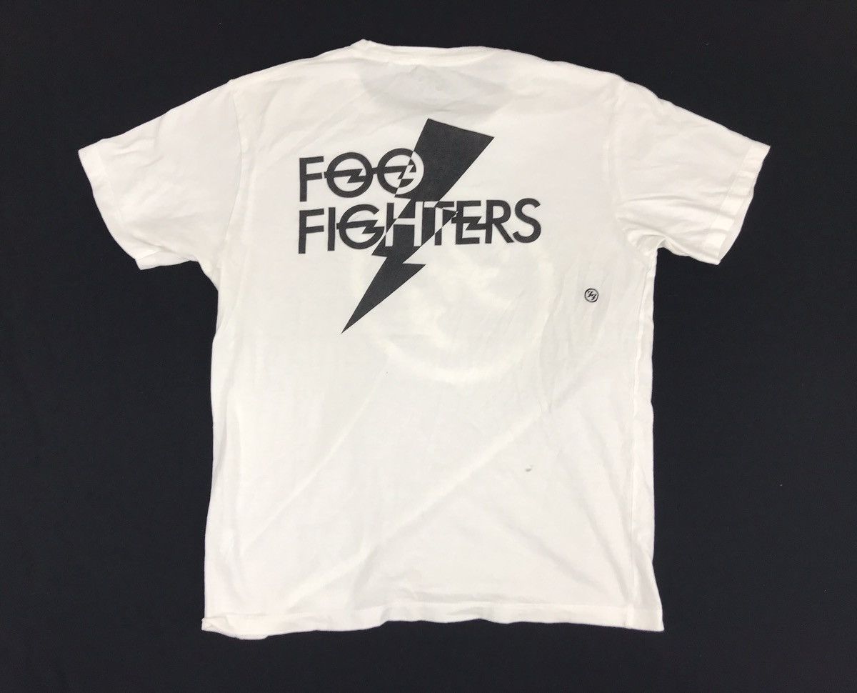 Japanese Brand X Uniqlo Foo Fighter American Rock Band Nice Design Printed Band T-Shirts, Hoodie, Sweatshirt
