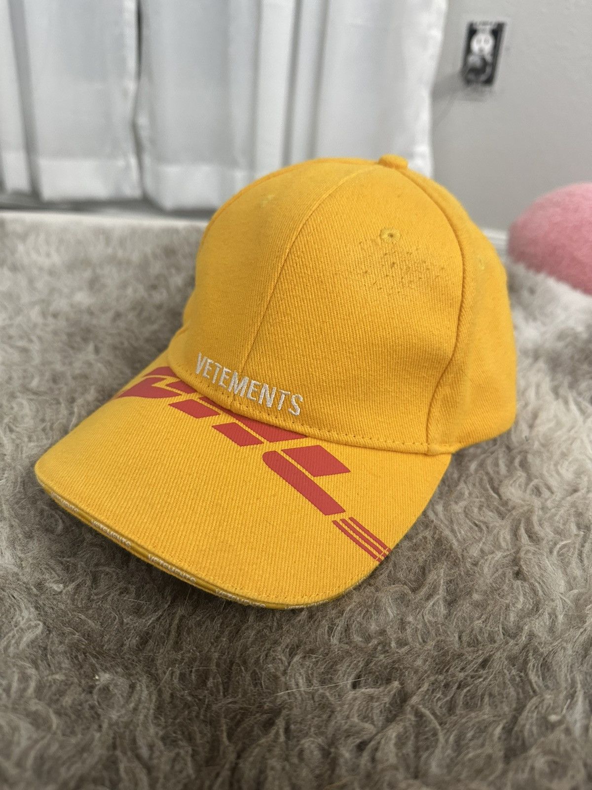 Vetements Dhl Cap T-Shirts, Hoodie, Sweatshirt | FlexRushtees.com