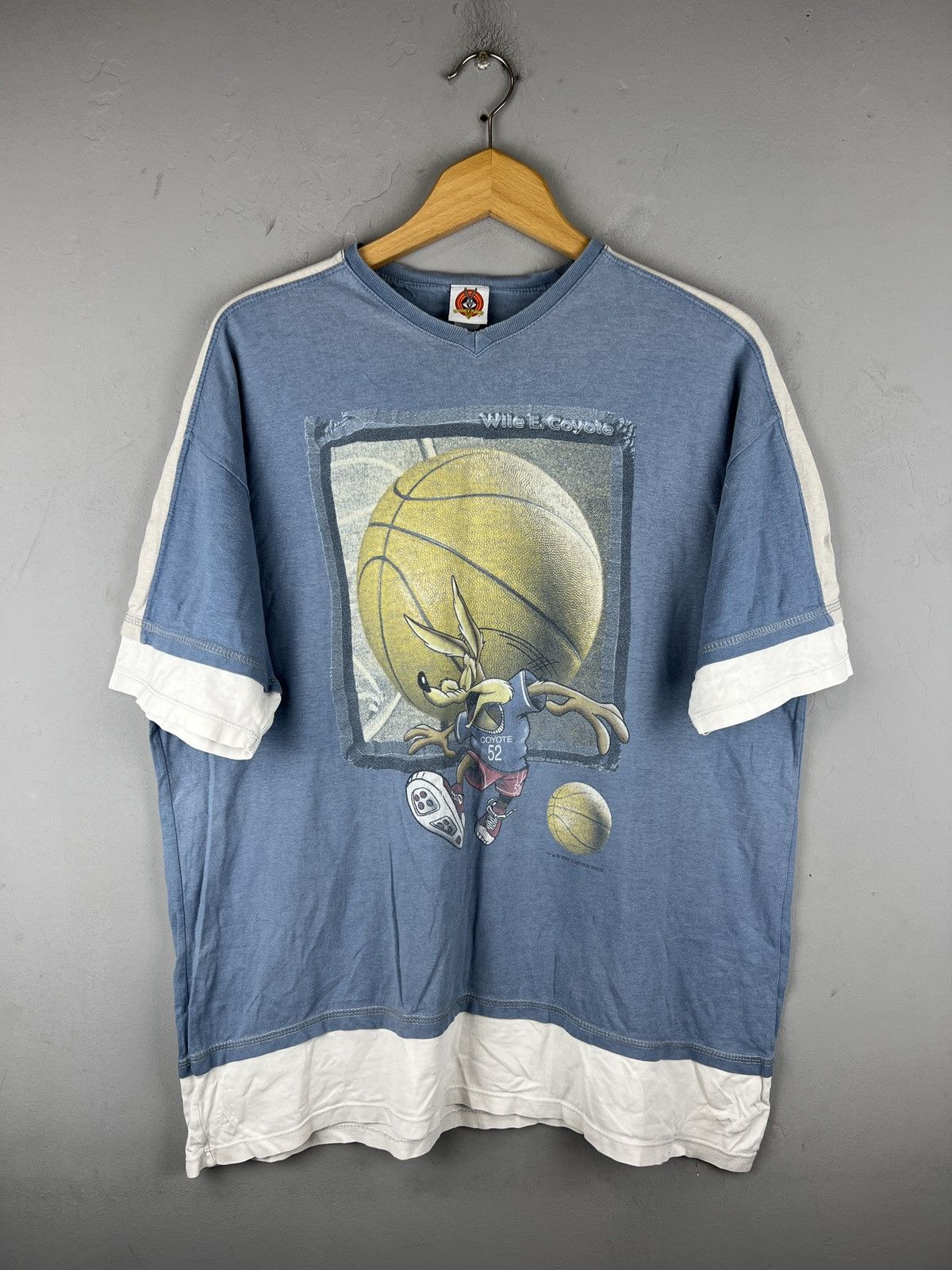 Nba Vintage 2000 Wile E Coyote Basketball T Shirt Hoodie, Sweatshirt | FlexRushtees.com