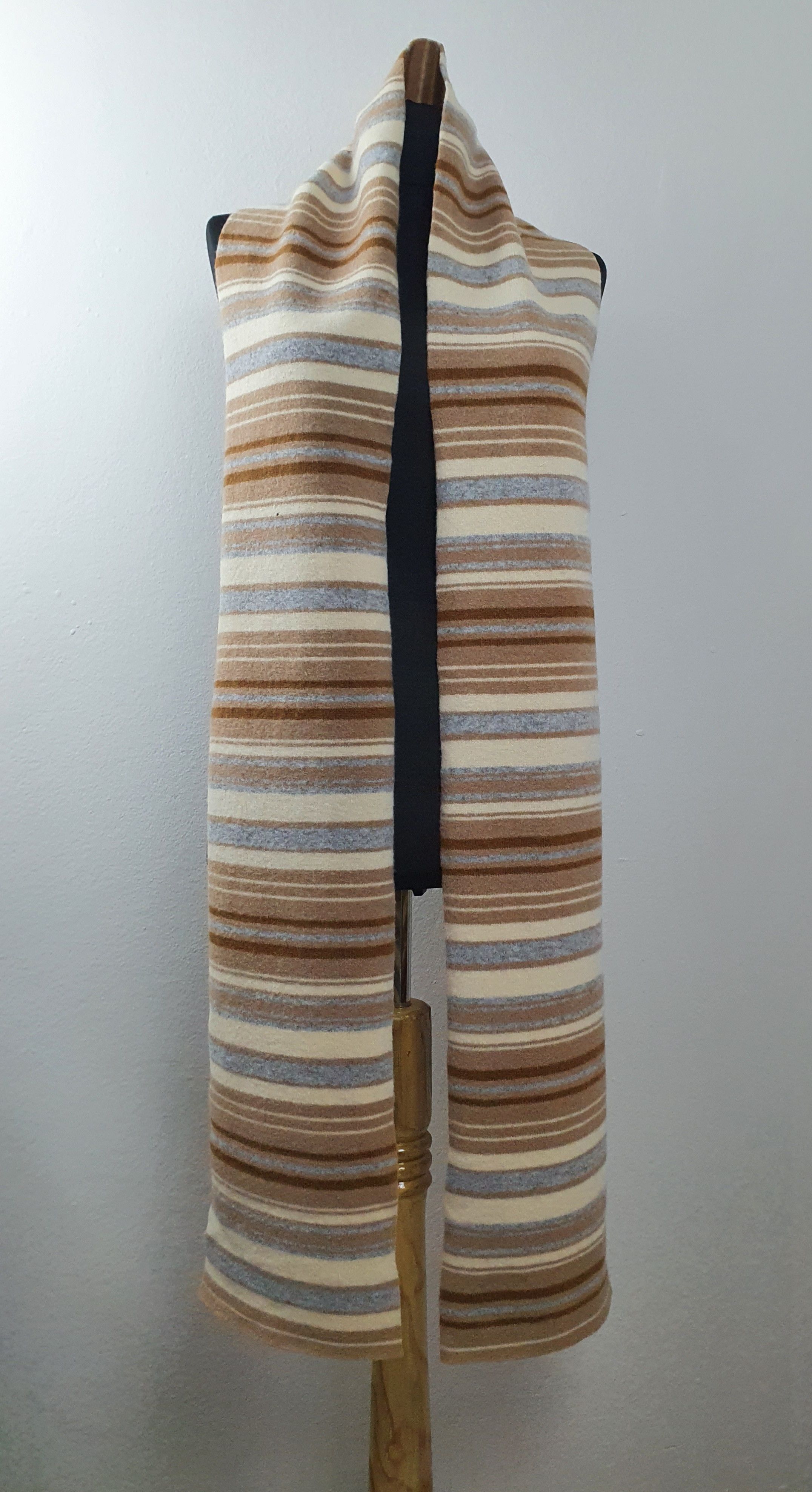 Harrods Wool Scarf T-Shirts, Hoodie, Sweatshirt | AU16VibeMintTees.com