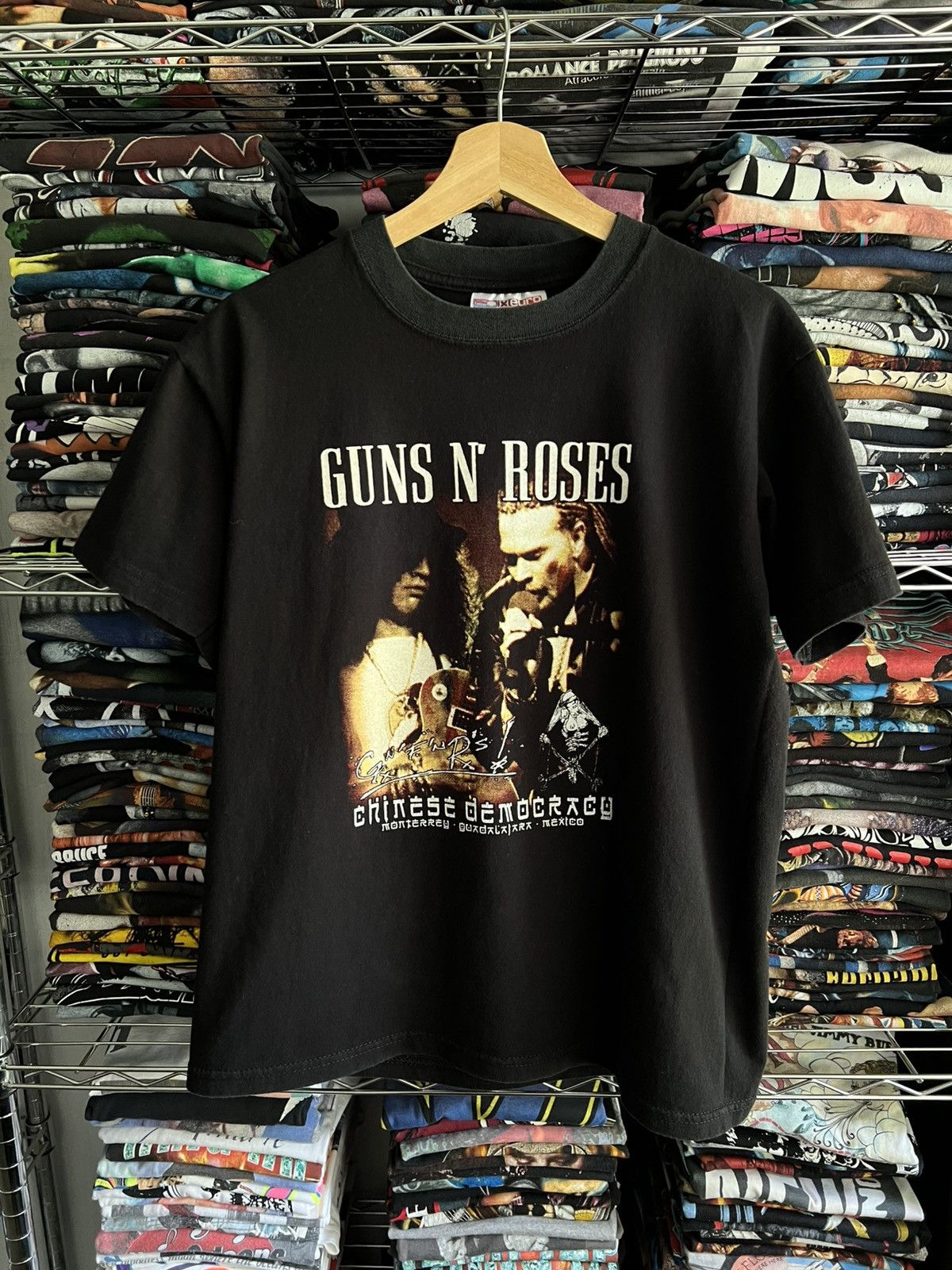 Band Tees 2008 Gnr Chinese Democracy Mexico Tour Bootleg Tee Hoodie, Sweatshirt | FlexRushtees.com