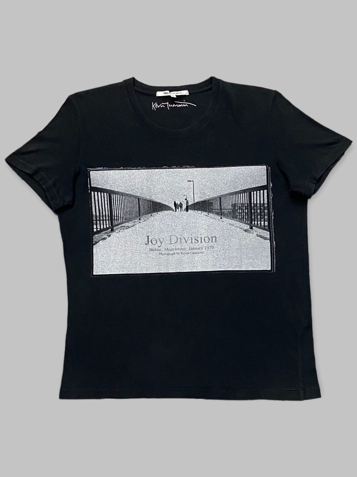 Vintage Museum Neu Joy Division Photograph By Kevin Cummins Tshirt Hoodie, Sweatshirt | FlexRushtees.com