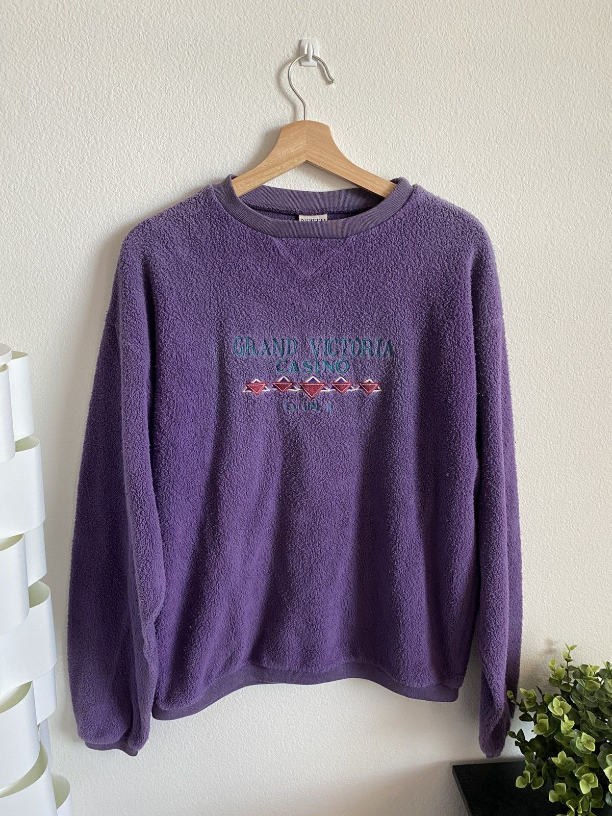 Vintage Casino Fleece Pile Crewneck Sweatshirt T-Shirts, Hoodie | FlexRushtees.com