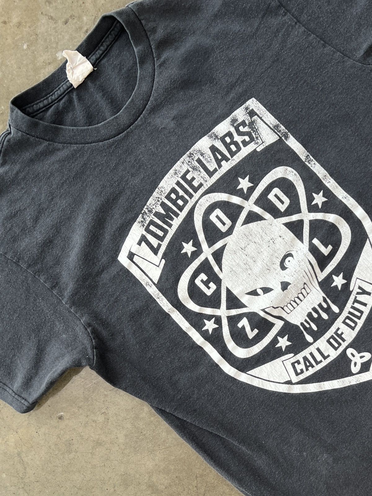 Vintage Call Of Duty Zombie Labs Crest Tee Medium