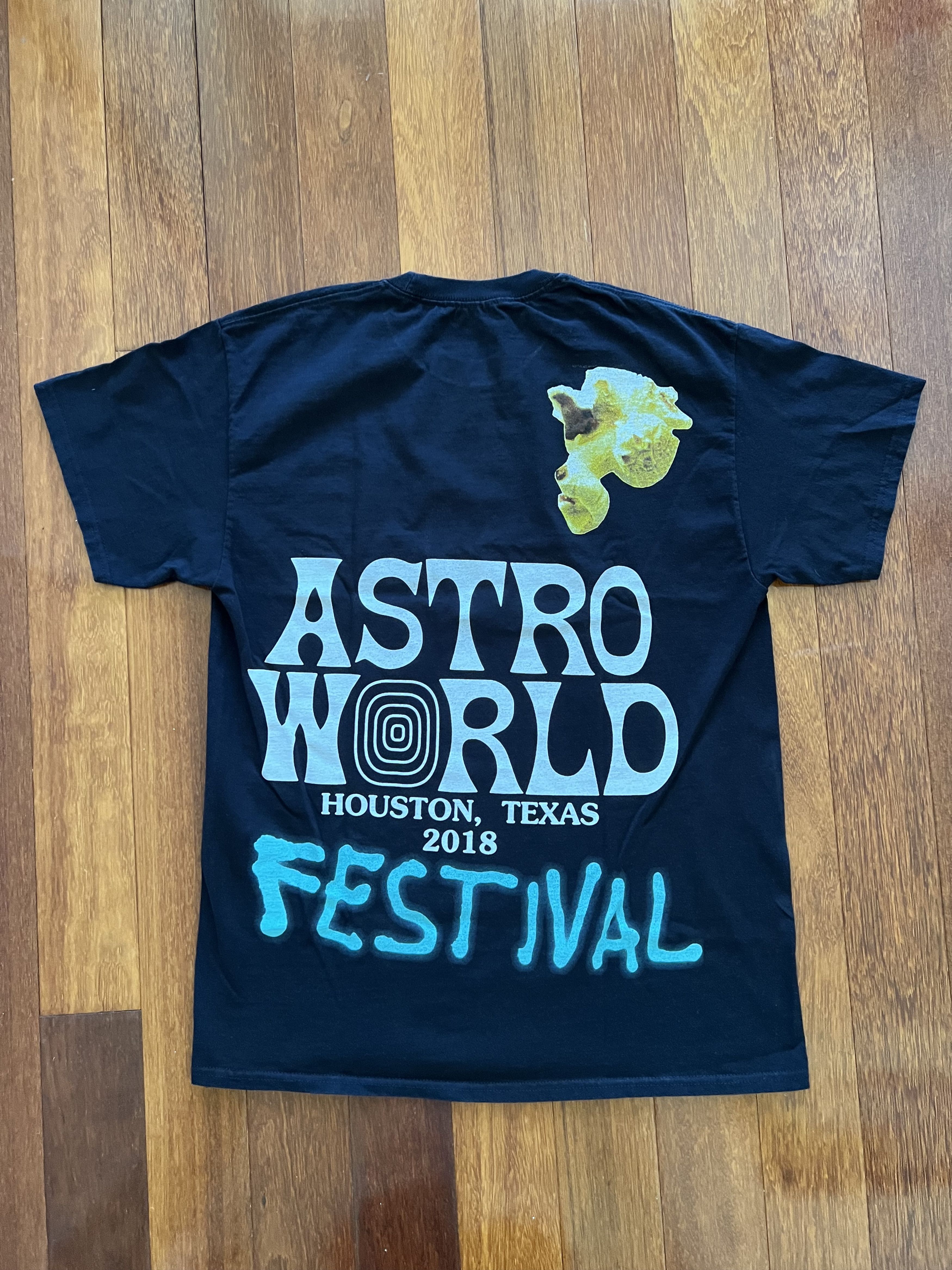 Scott 2018 Travis Scott Astroworld Festival Airbrush Tee Black Hoodie, Sweatshirt | FlexRushtees.com