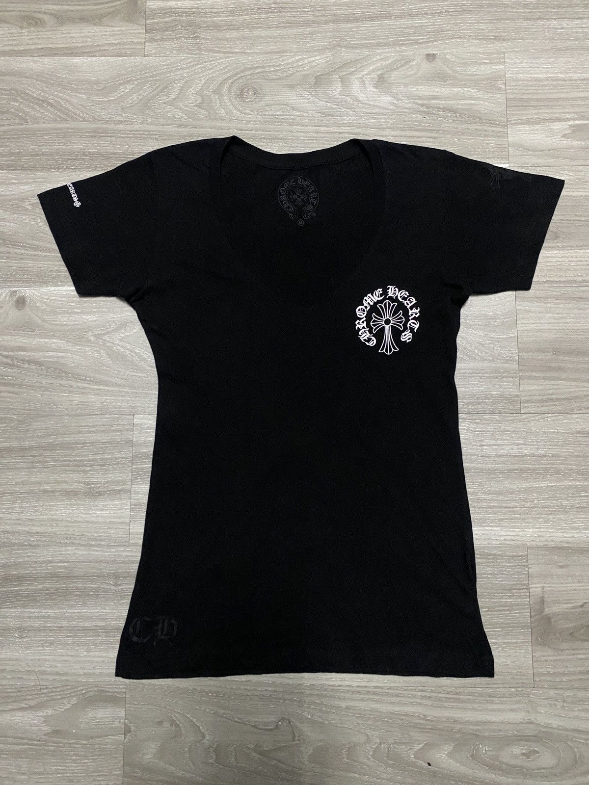 Chrome Hearts Deadstock Cemetery Cross Horseshoe Tri Logo Chrome Hearts T-Shirts, Hoodie, Sweatshirt | FlexRushtees.com