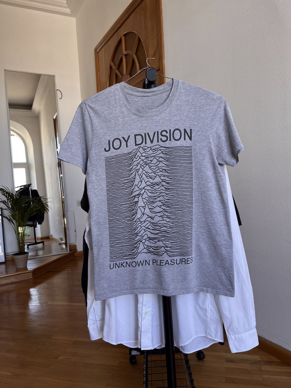 Vintage 2000s Joy Division Unknown Pleasures Shirt Hoodie, Sweatshirt | FlexRushtees.com