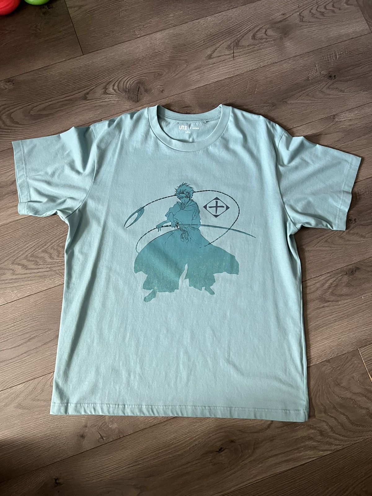Uniqlo Bleach Tee Captain Hitsugaya Hoodie, Sweatshirt | FlexRushtees.com