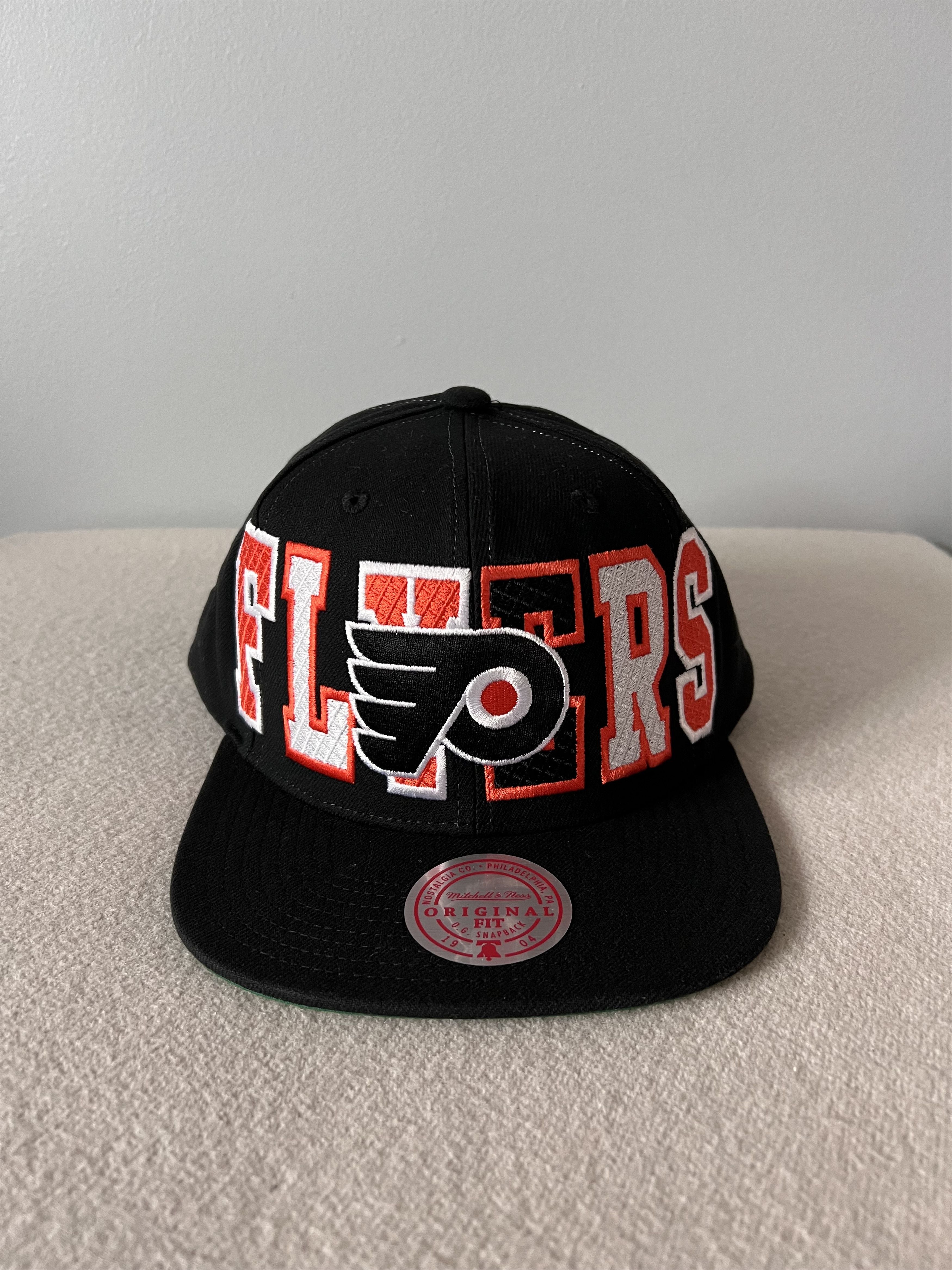 Ness Mitchell Ness Philadelphia Flyers Varsity Bust Snapback